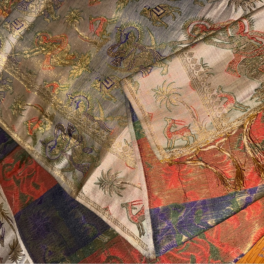 Beautiful Antique Silk Tapestry Cloth 68” - Picture 3 of 7